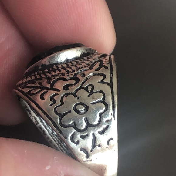 Men’s green signet ring. - Picture 3 of 5